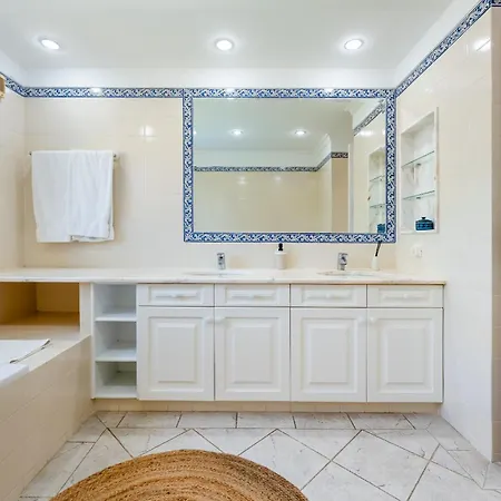 Villa Mia - *