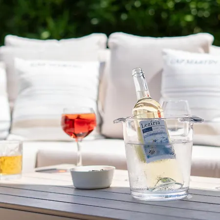 Mia - *